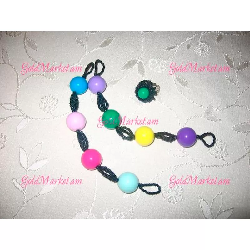 Коллекция с цветными камнями