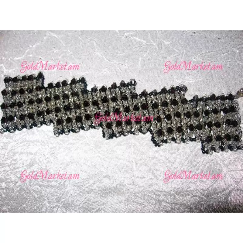 Թևնոց սև-մոխրագույն քարերով