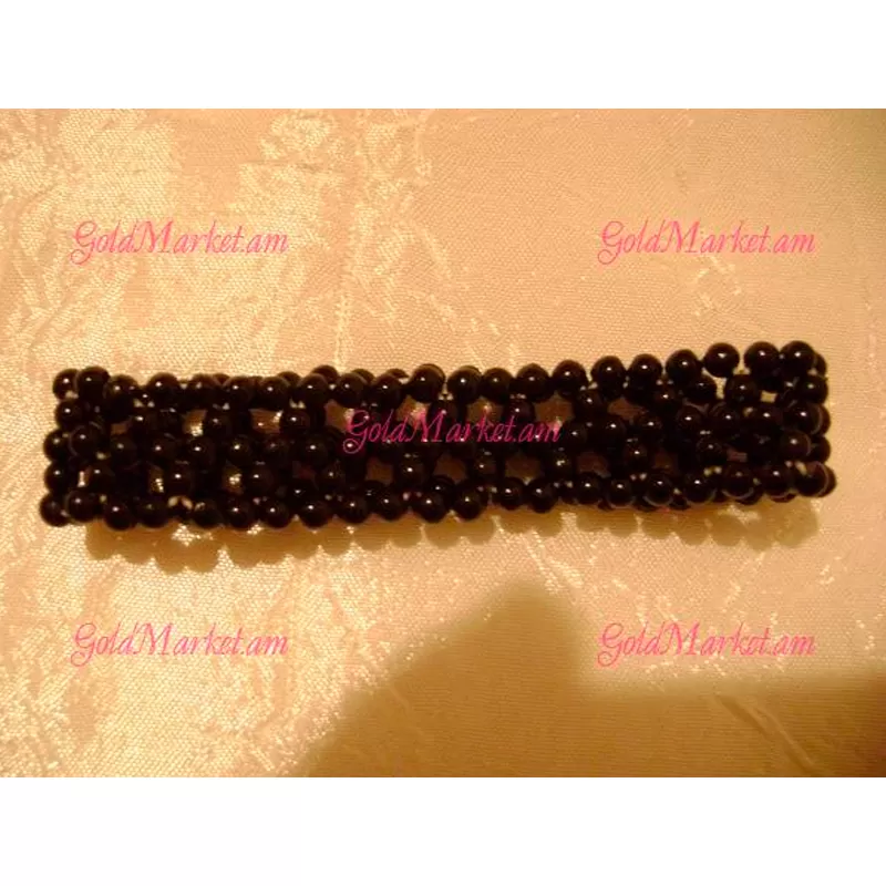 Սև քարերով թևնոց