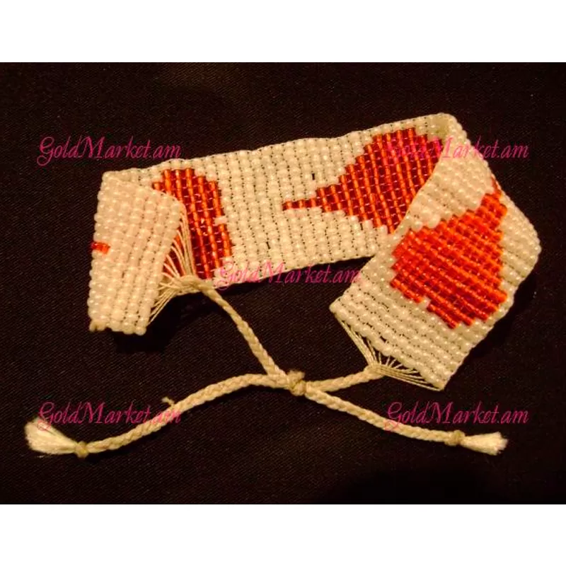 Սրտի նախշերով թևնոց